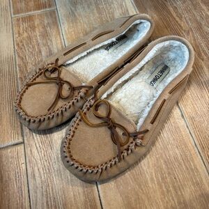 Minnetonka Women's Brown Moccasins with Bow